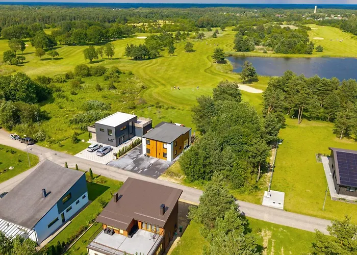 Willa Field Kuressaare